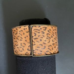 Vintage women’s Dauplaise Cuff Bracelet